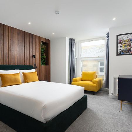 Room 2 Hotel Style Double Bedroom In Маразион Екстериор снимка