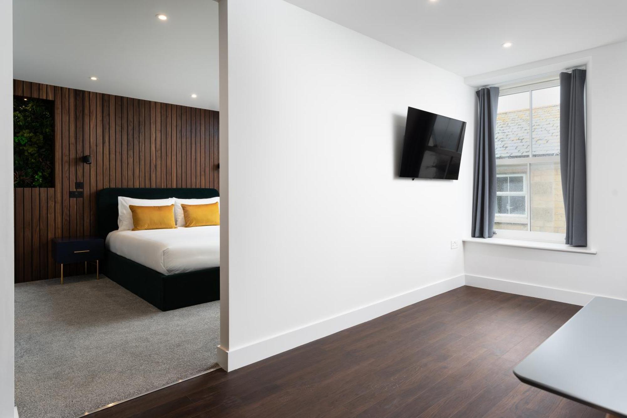 Room 2 Hotel Style Double Bedroom In Маразион Екстериор снимка