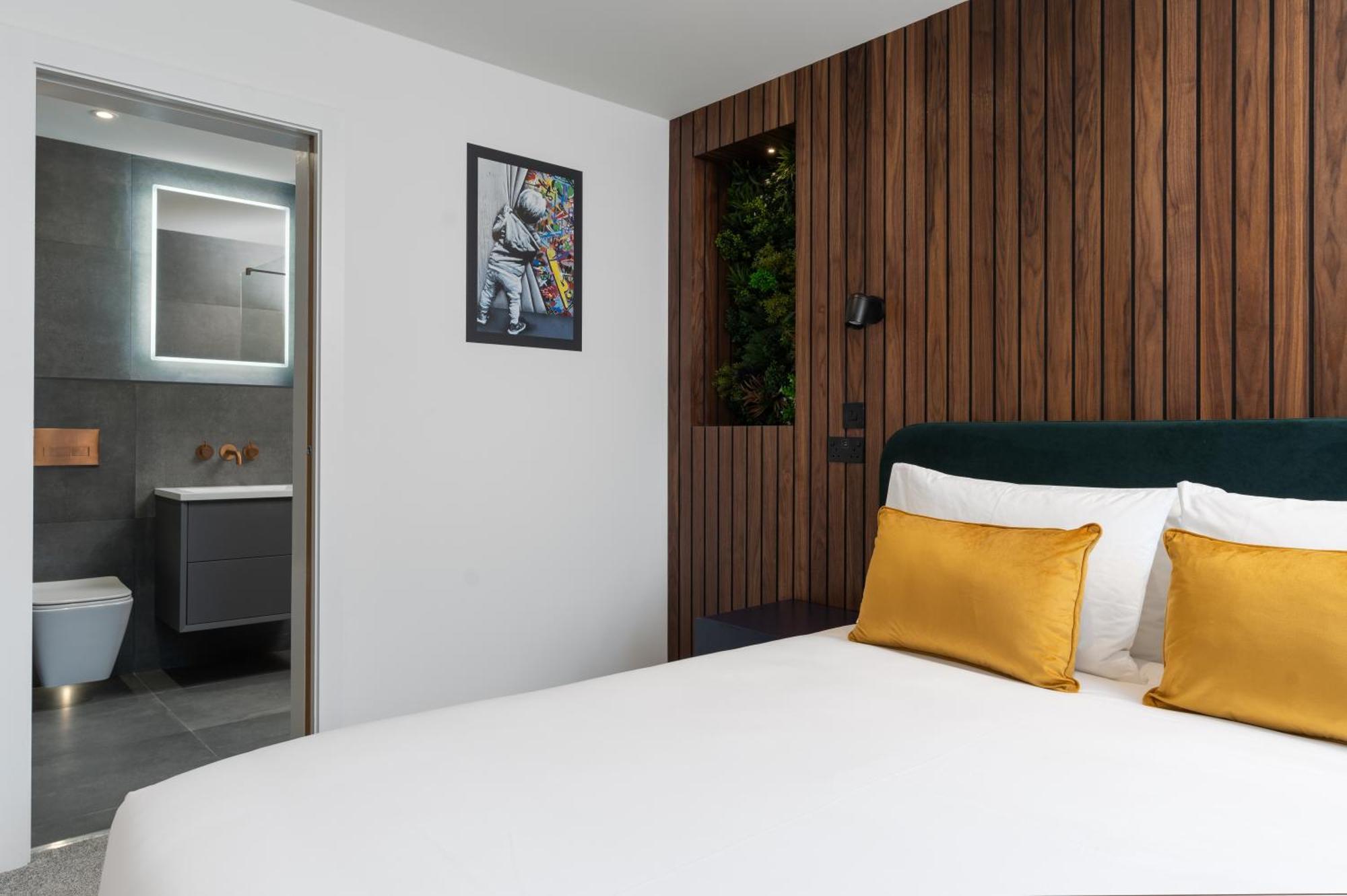 Room 2 Hotel Style Double Bedroom In Маразион Екстериор снимка